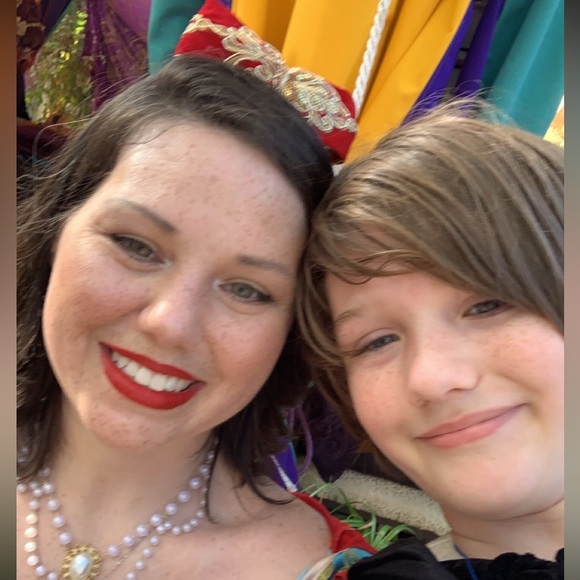 Meet your Posher, Krystal - Picture 2 of 2